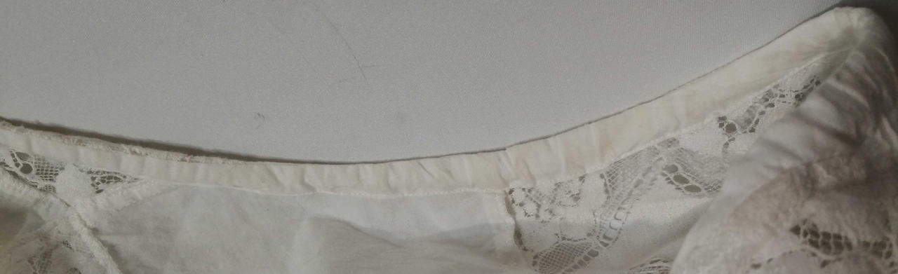 襟周り汚れ有り