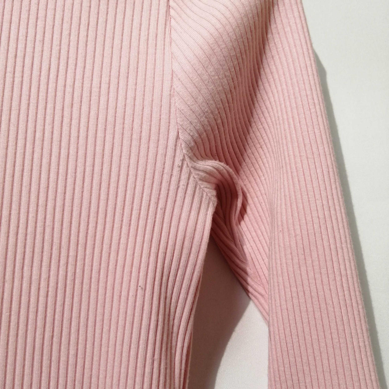 全体的に毛羽立ち、毛玉有