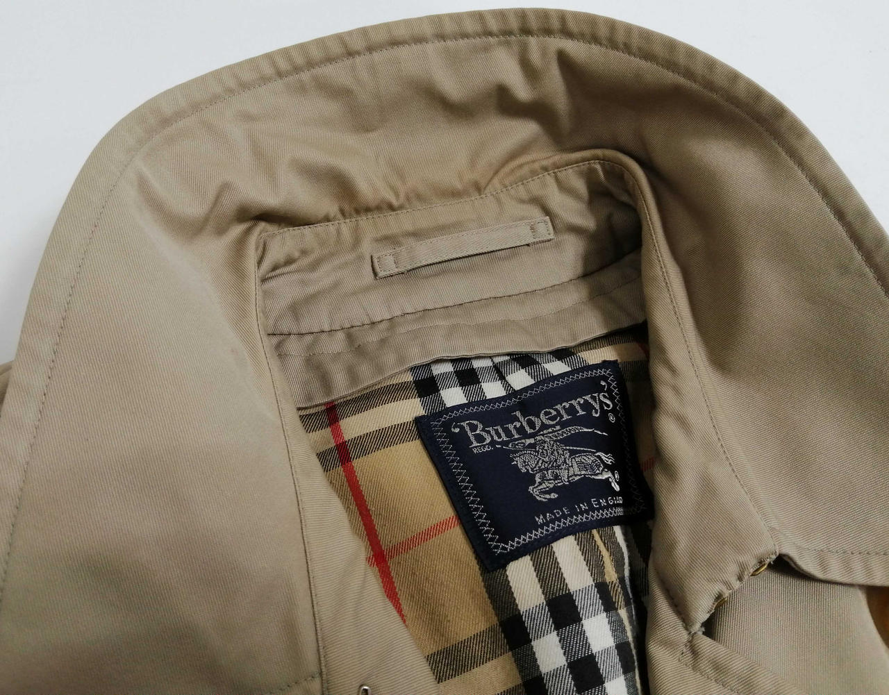 襟周り汚れ有り