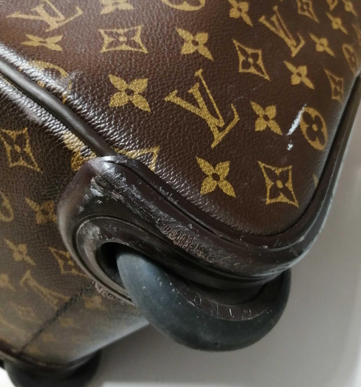 ルイヴィトン(LOUIS VUITTON)|モノグラム エオール50|【ハードオフ公式