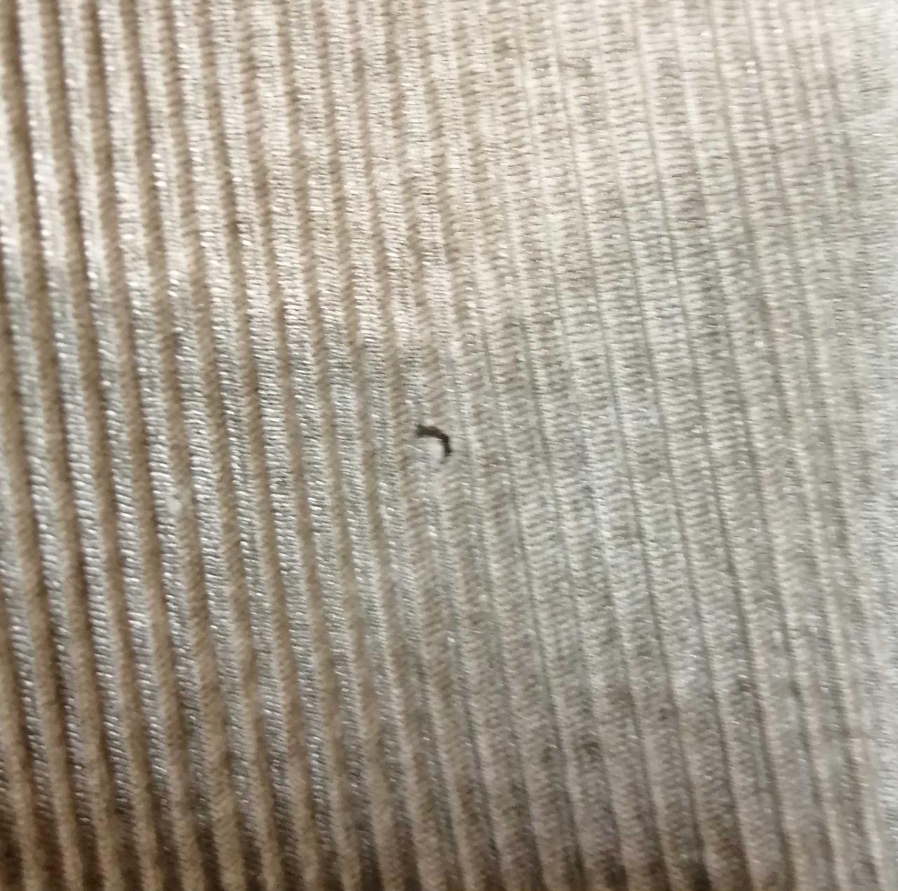 前身頃下部穴あき有