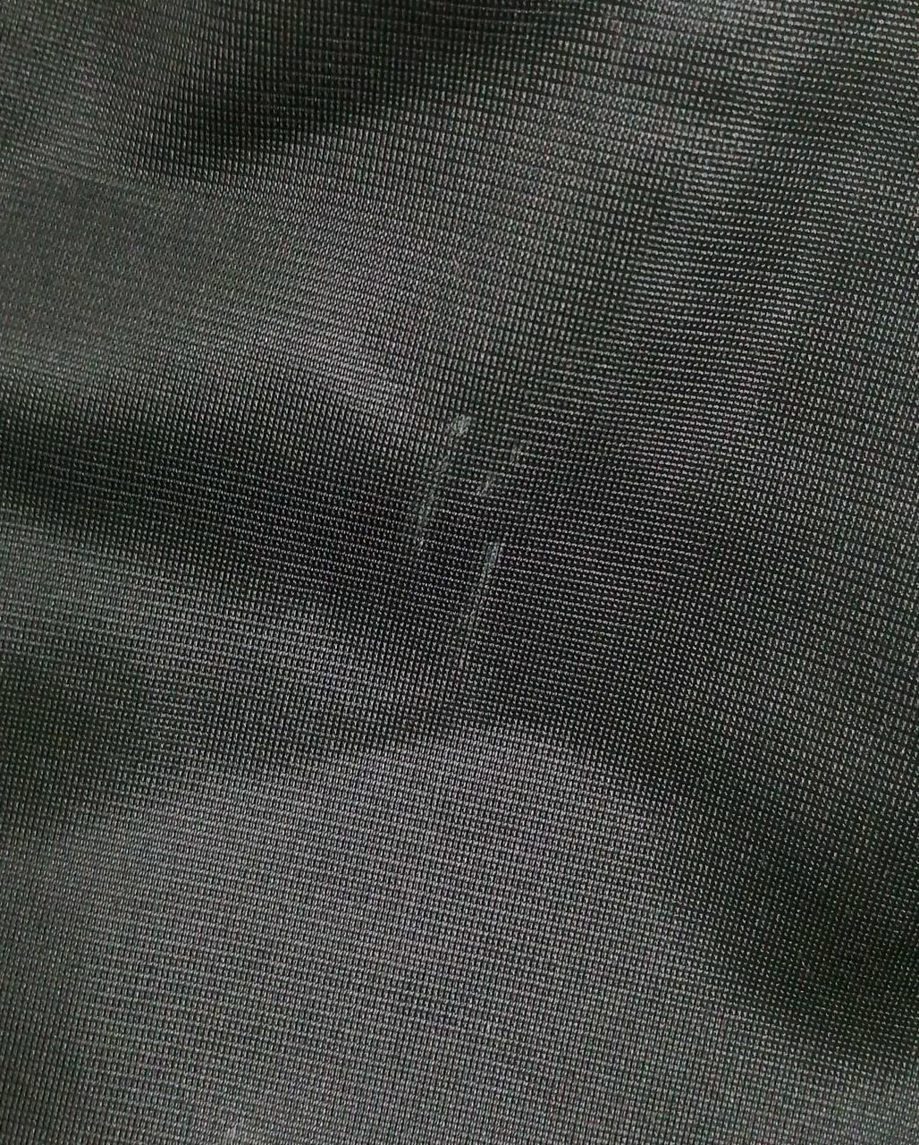 左肩後ろに汚れ有