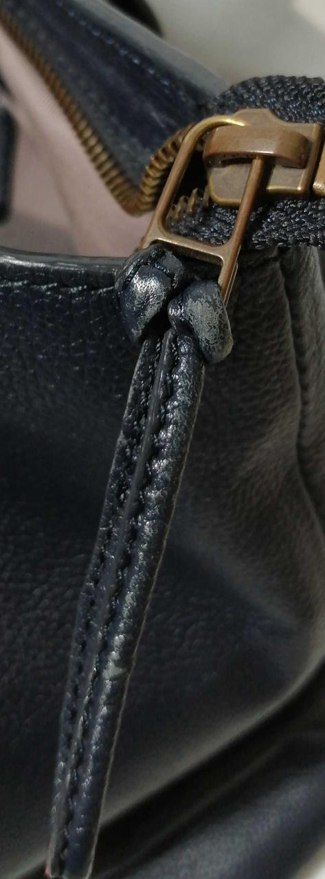 ファスナー紐部分スレ有