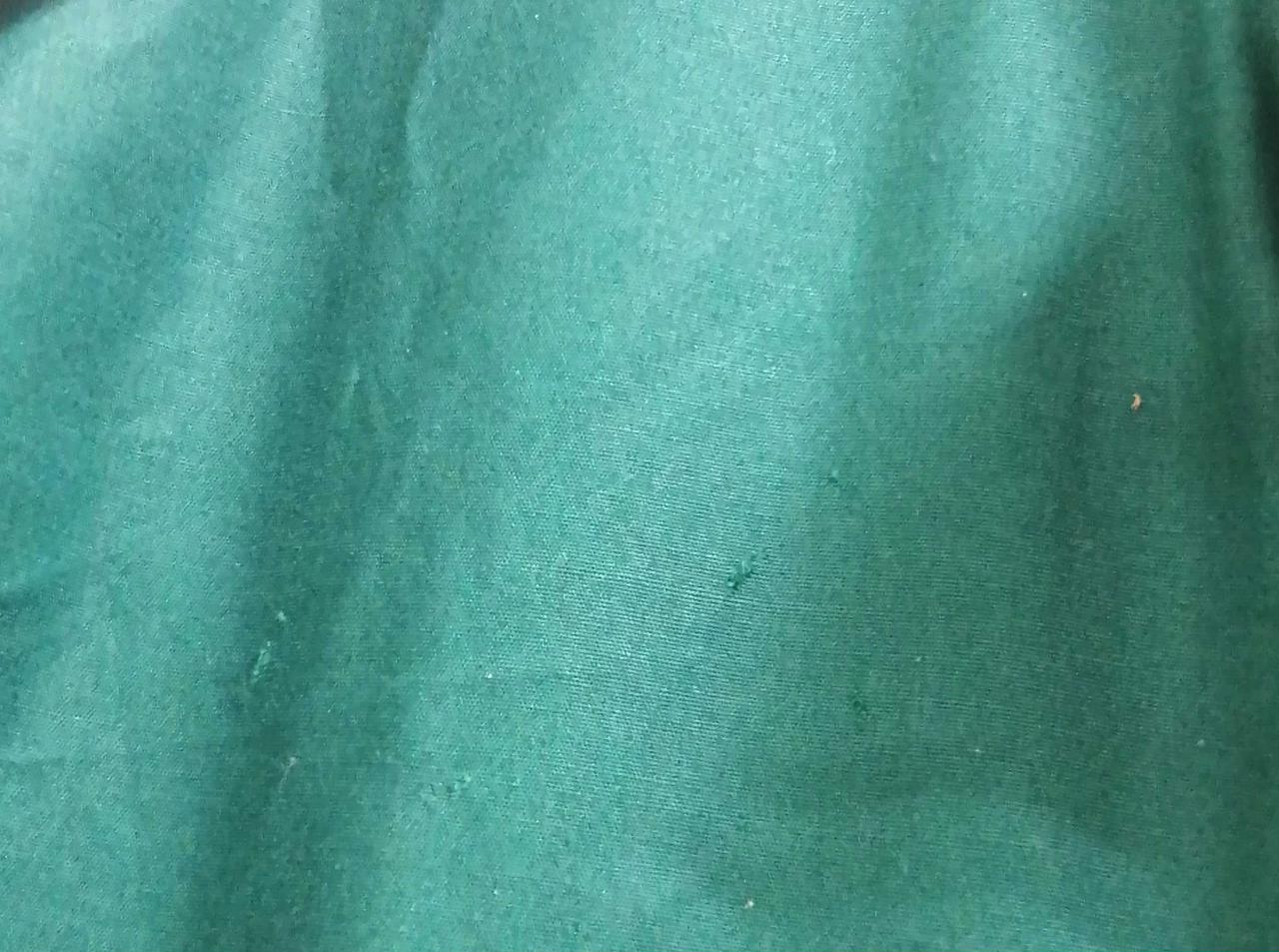 右胸辺り小穴有