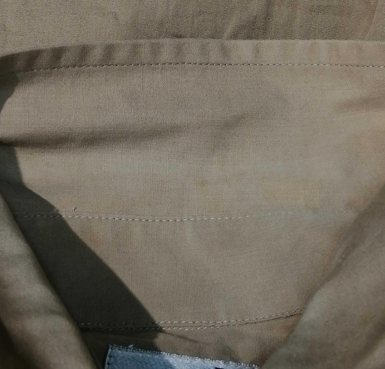 襟汚れ有