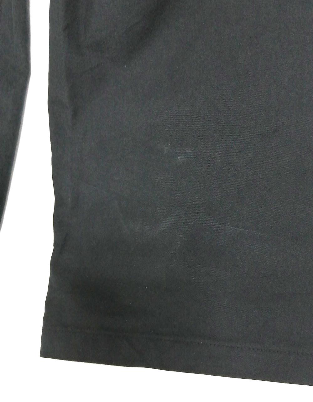 左足裾付近にお汚れがございます。