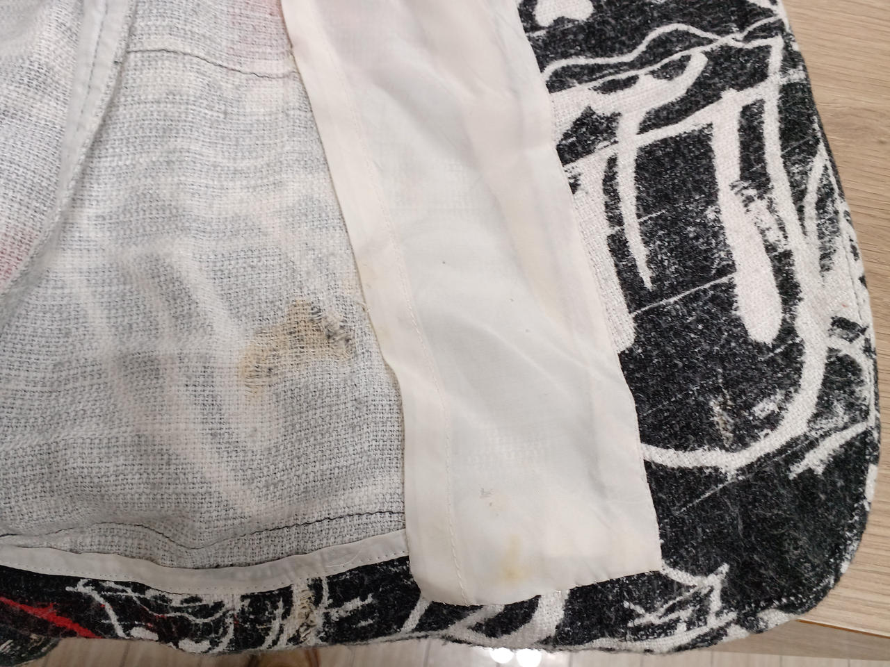 内側に汚れあり