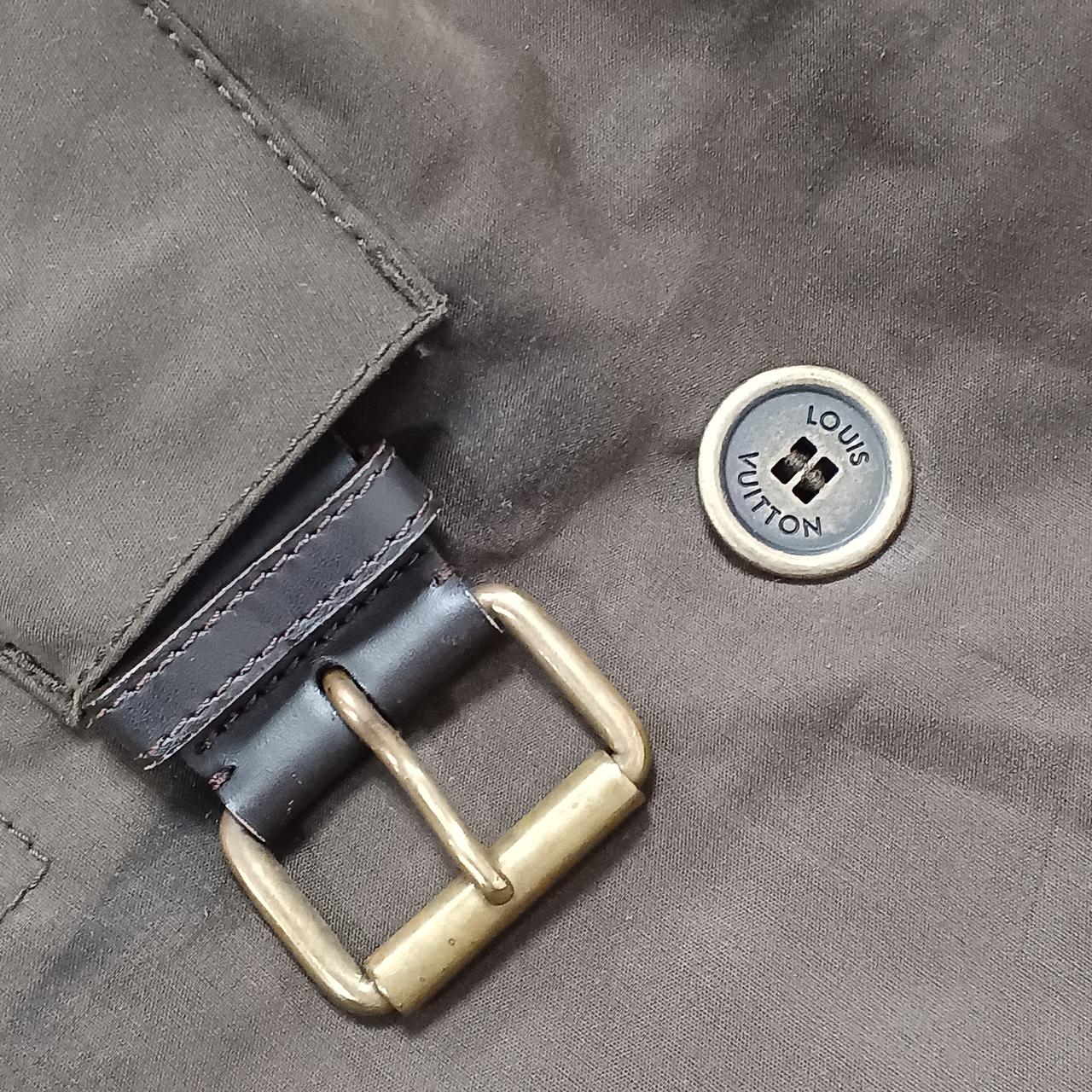 極美品 LOUIS VUITTON ショートトレンチコート ジャケット ロゴ金具 ルイヴィトン(LOUIS VUITTON)|ダブルショートトレンチコート