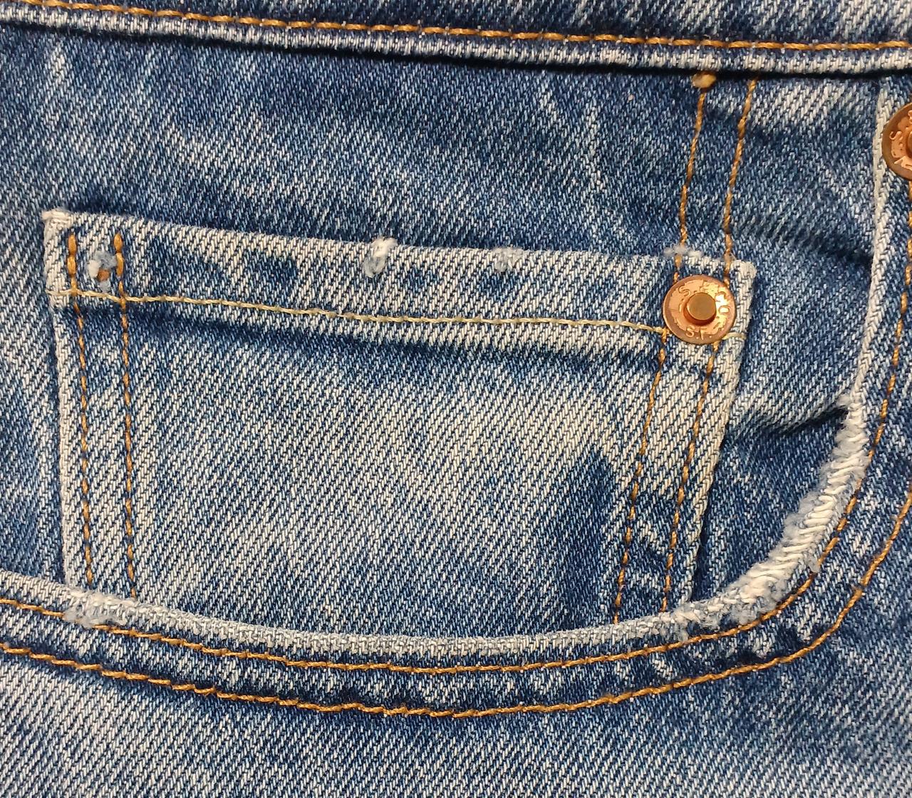 リベットがとれています