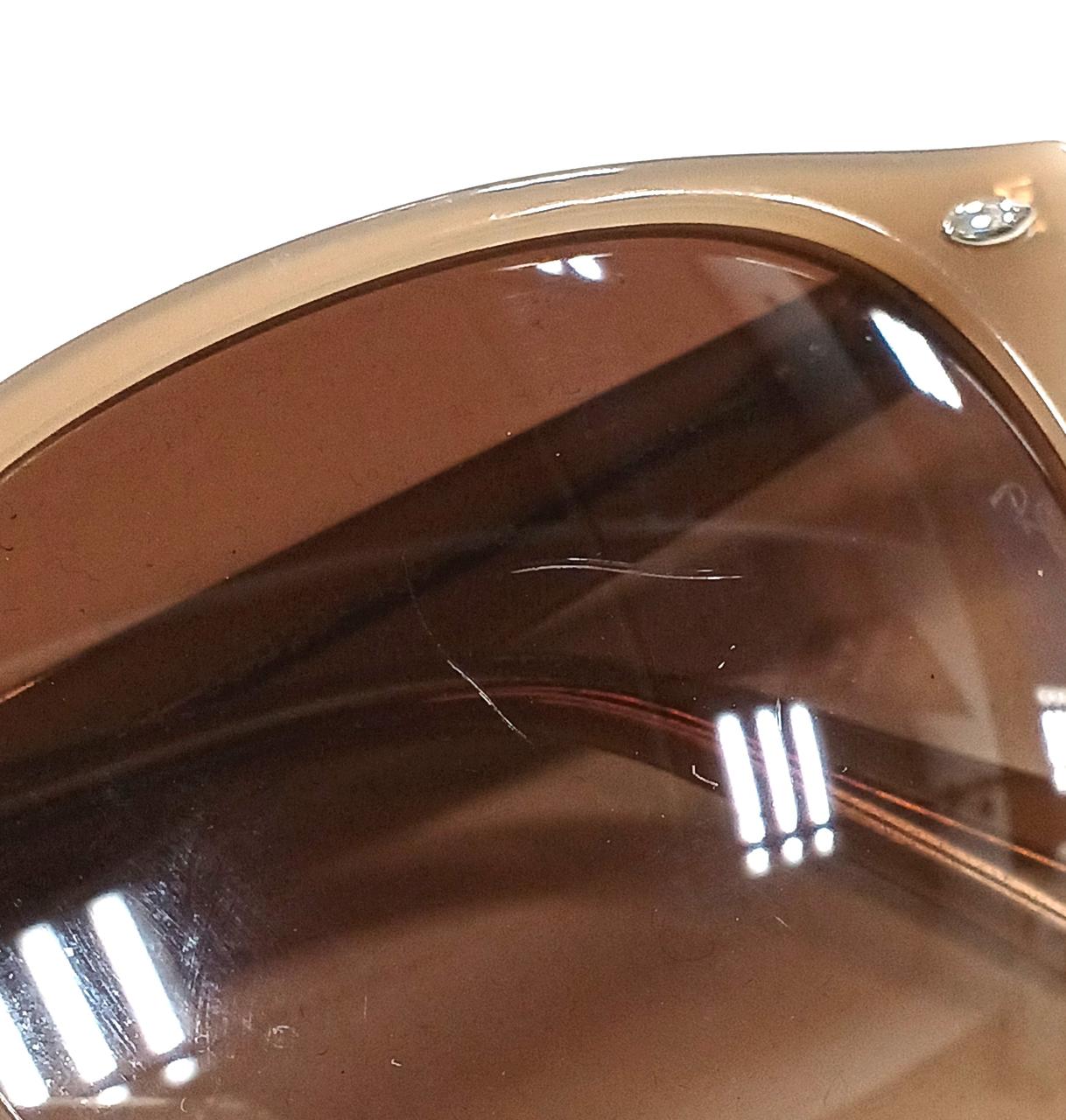 レンズにキズ有