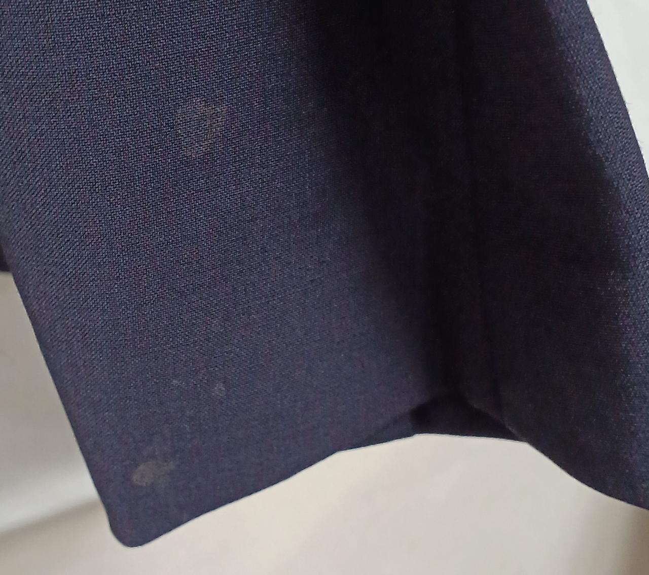 袖口に汚れあり