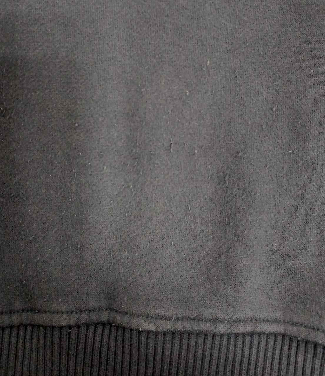 後ろ身ごろに毛玉ございます。