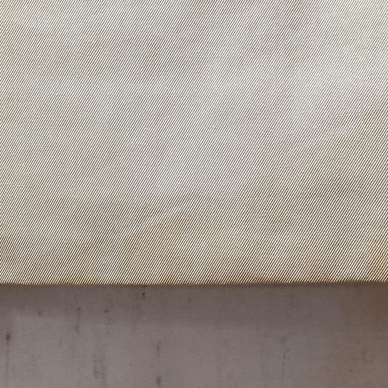 裾にかけて汚れ有