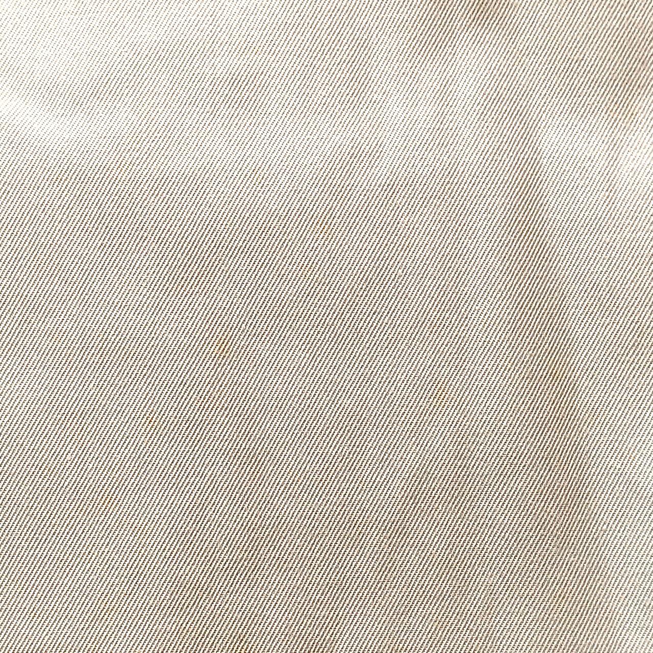 前身頃、後ろ身頃下部、裾と同じく汚れ有