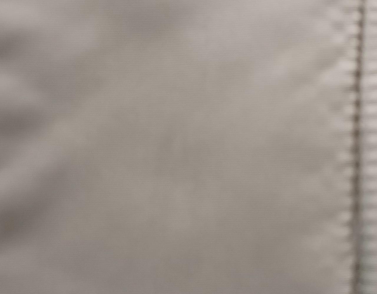 前身頃中心にうっすらとしたシミ汚れあり