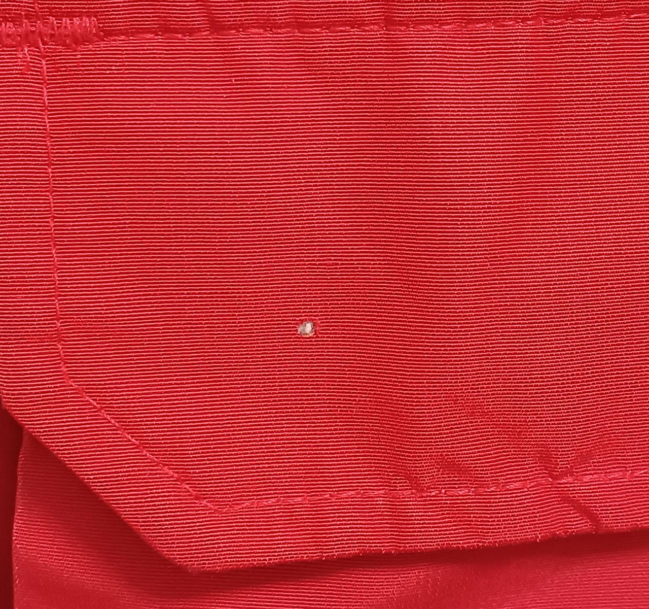 前ポケット穴空き