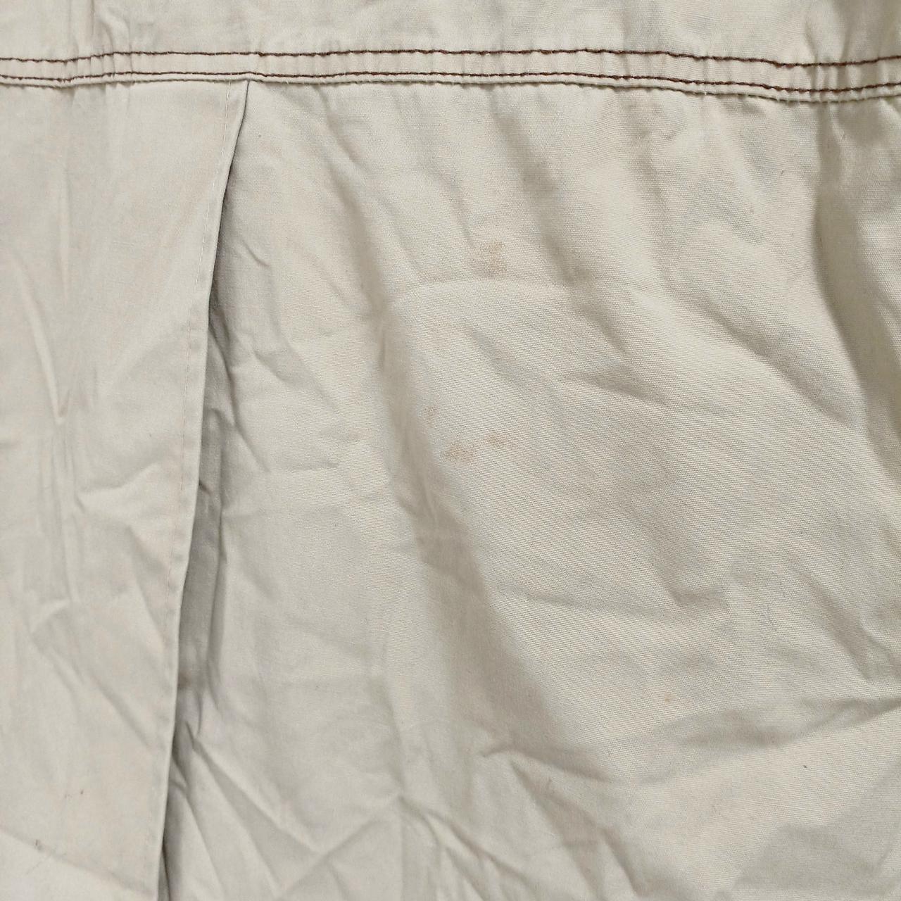 後ろ身頃にお汚れがございます。