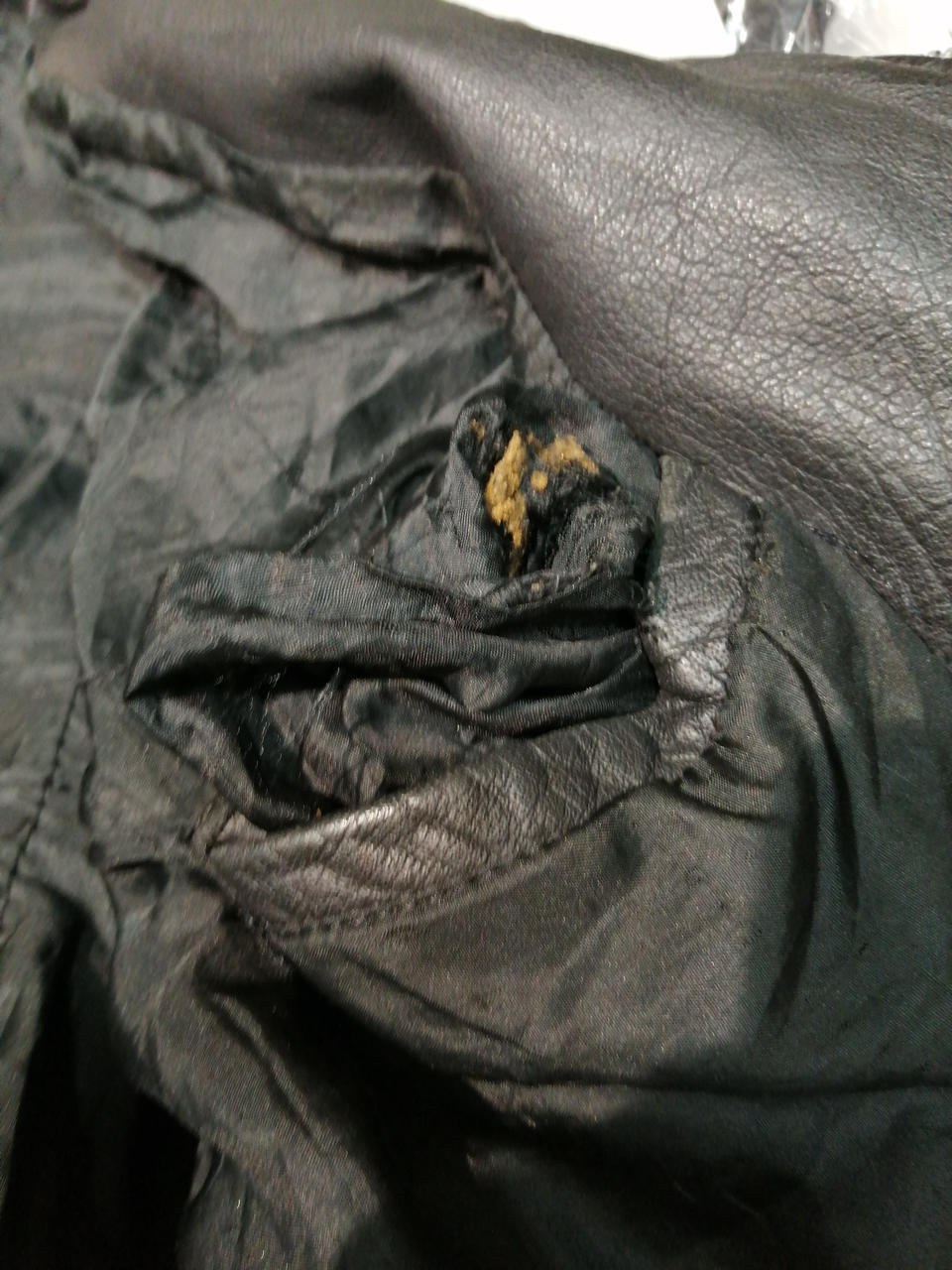 ポケット破れ有