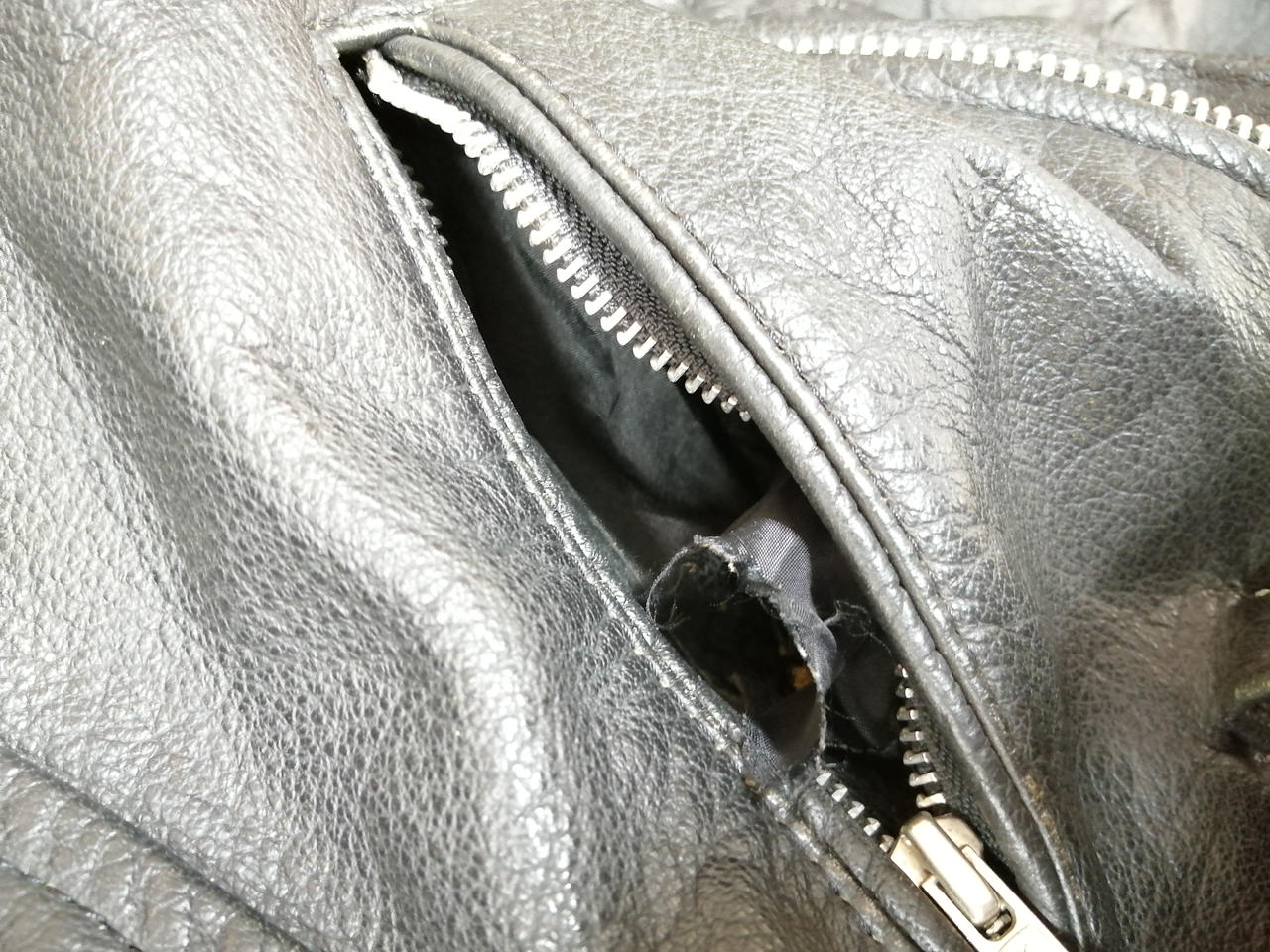 ポケット破れ有