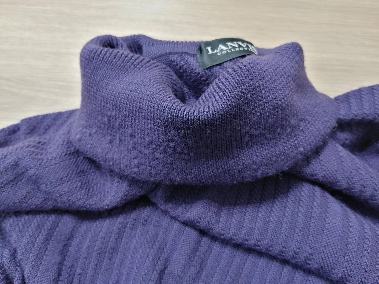 首元内側に毛玉