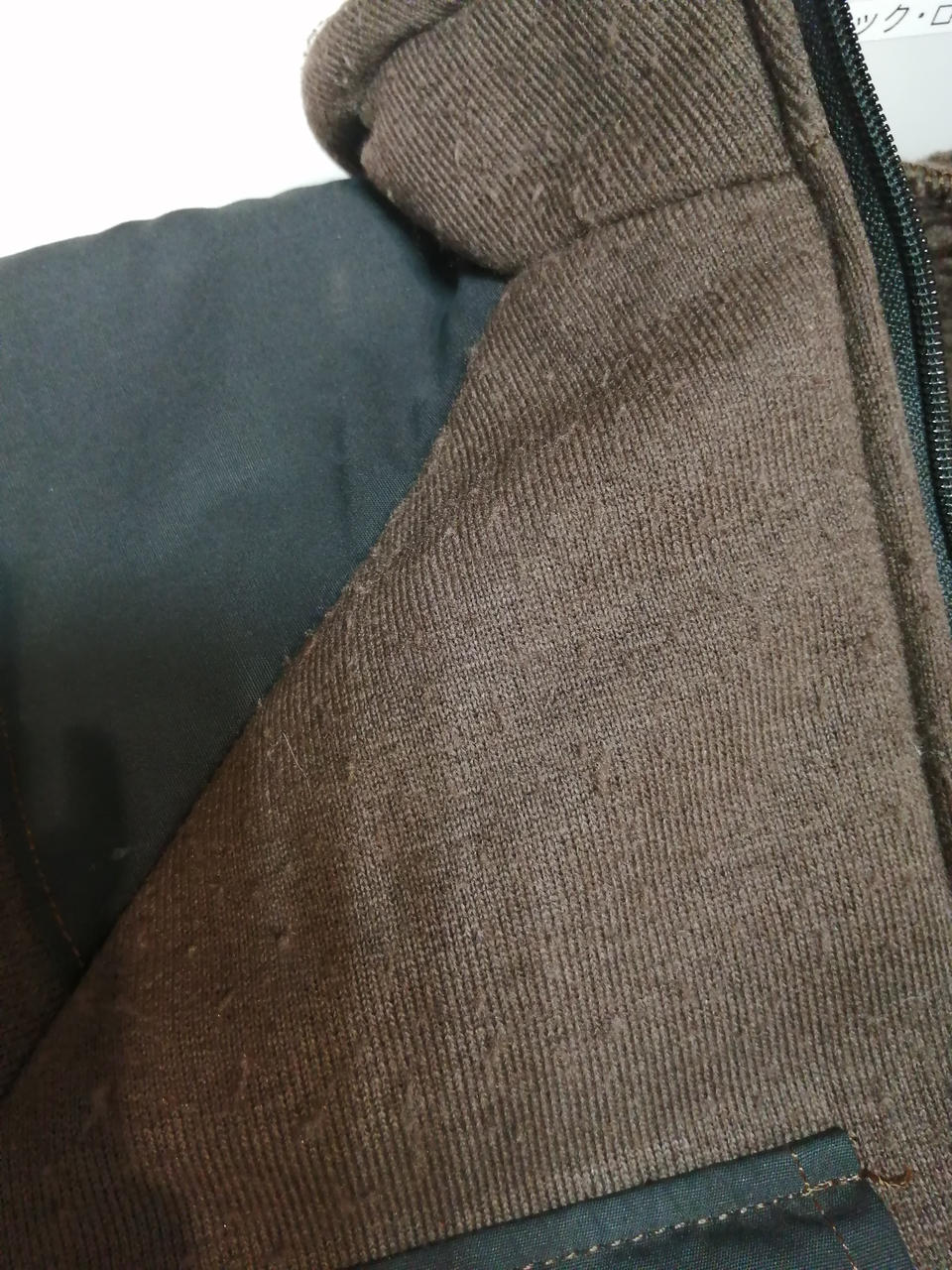 全体的に毛玉がございます。