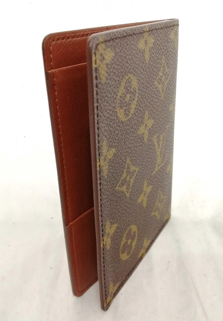 モノグラムクーヴェルティーユパスポールΩ LOUIS VUITTON