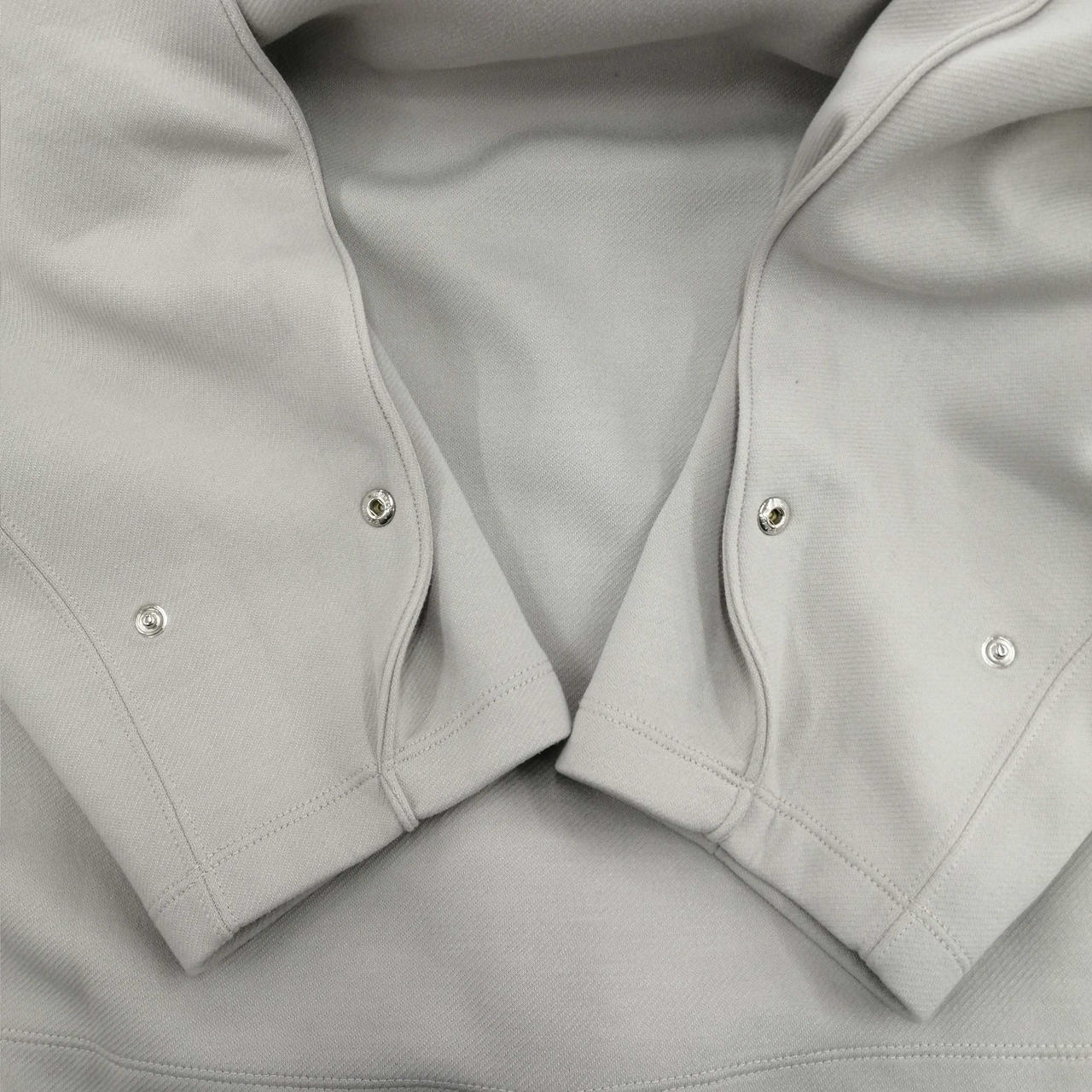 袖口ボタン有