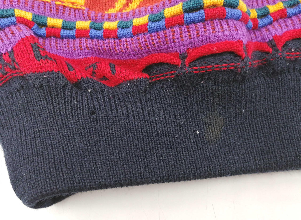 裾穴あきと汚れ