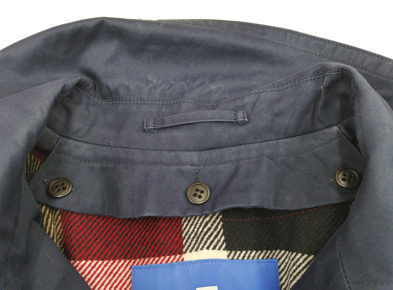 襟わずかに汚れ