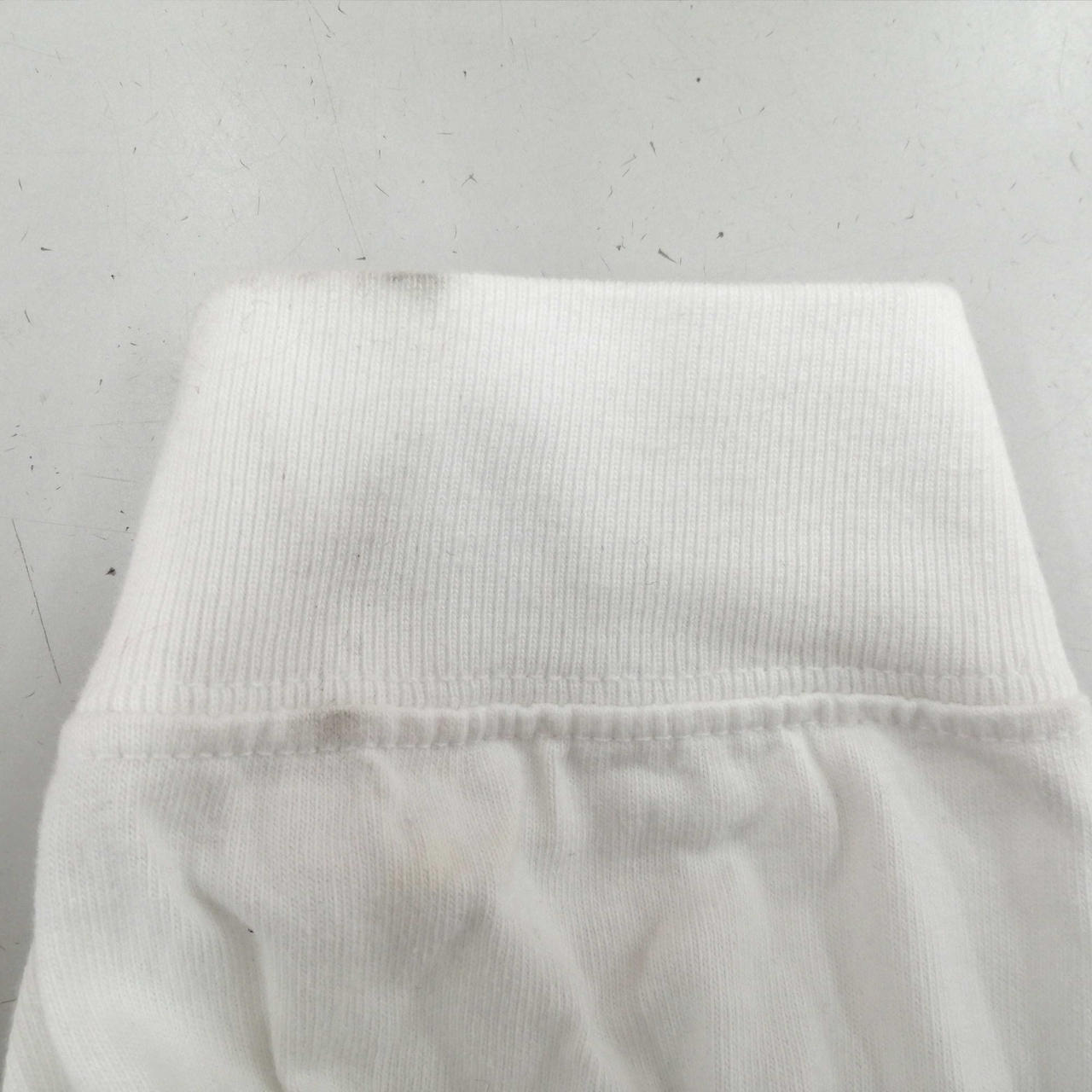 左袖周りに汚れあり