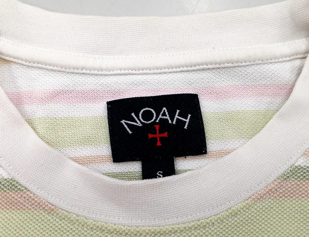 襟わずかに汚れ