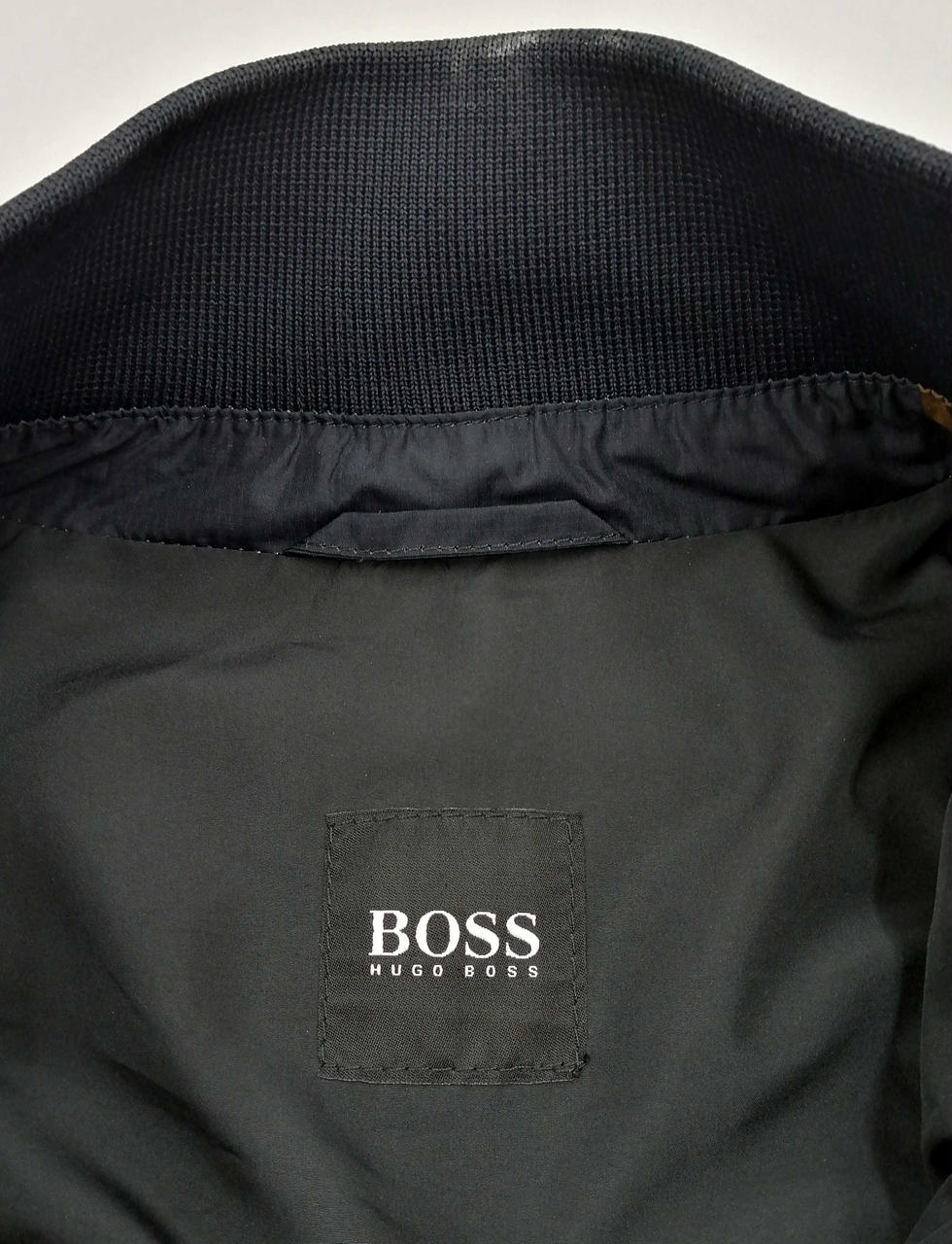 襟わずかに汚れ