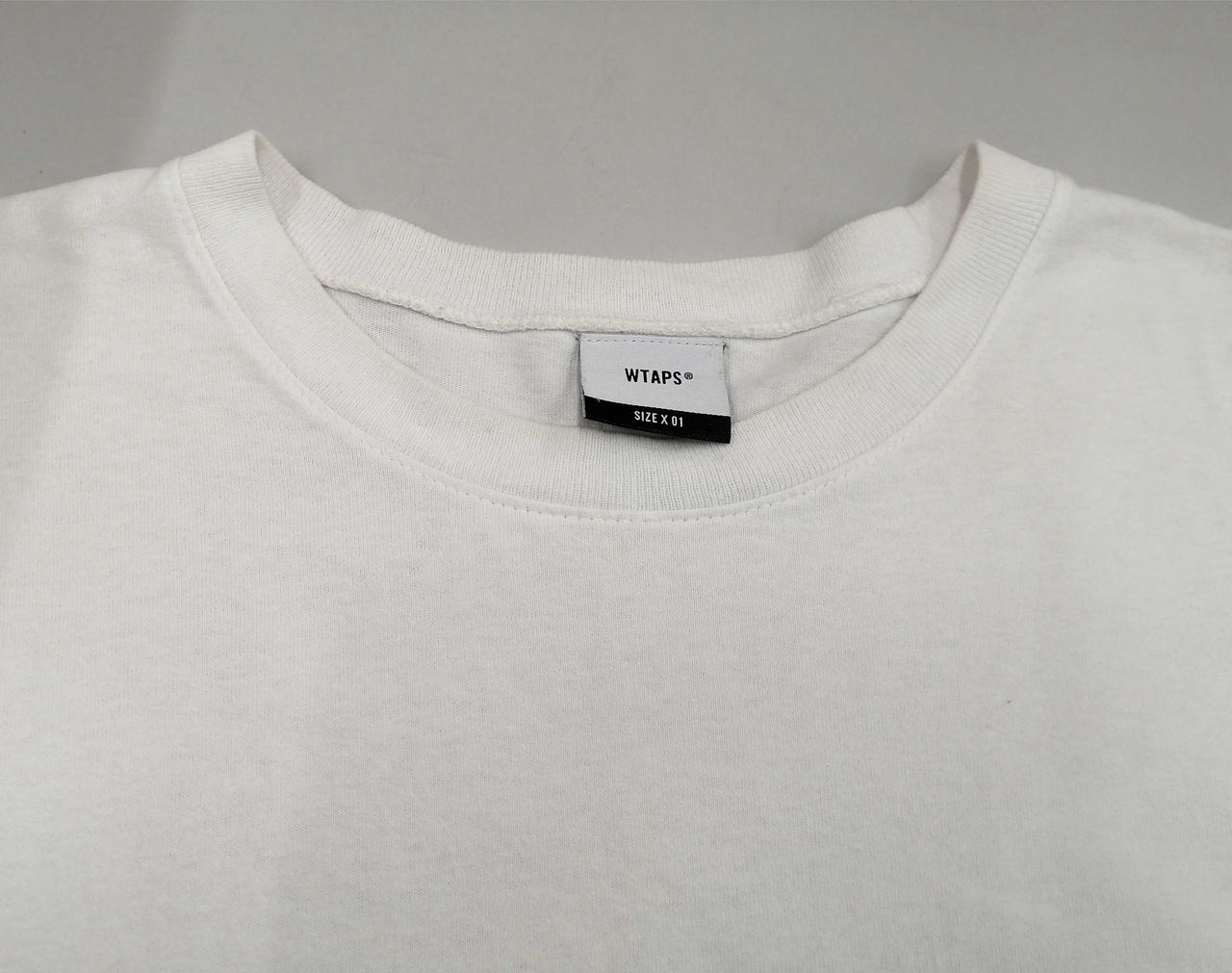 襟周りヨレと汚れ