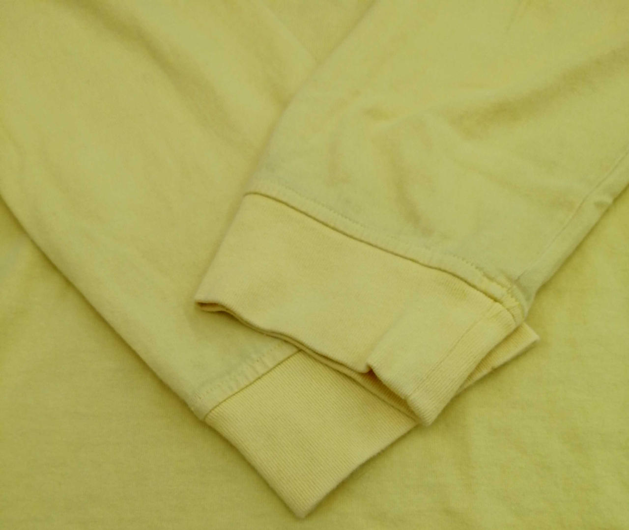 袖口汚れと色褪せ