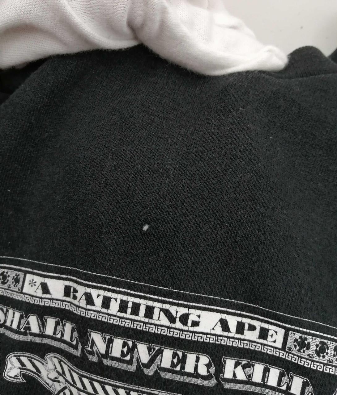 1ヶ所小さな穴ございます