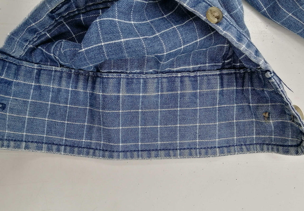 左袖に黄ばみあり