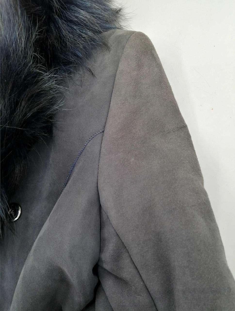 肩擦れと色褪せ