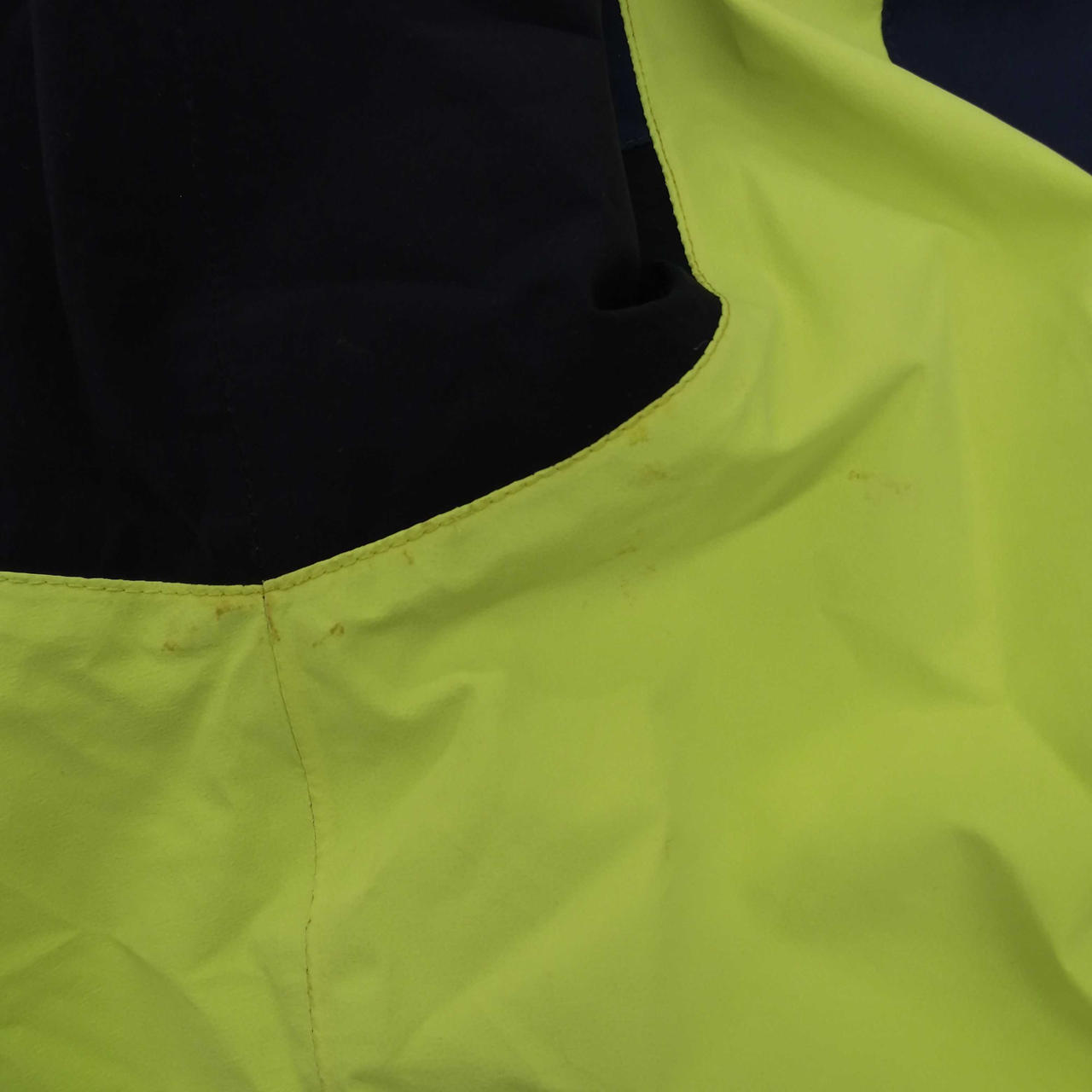 左脇下汚れあり