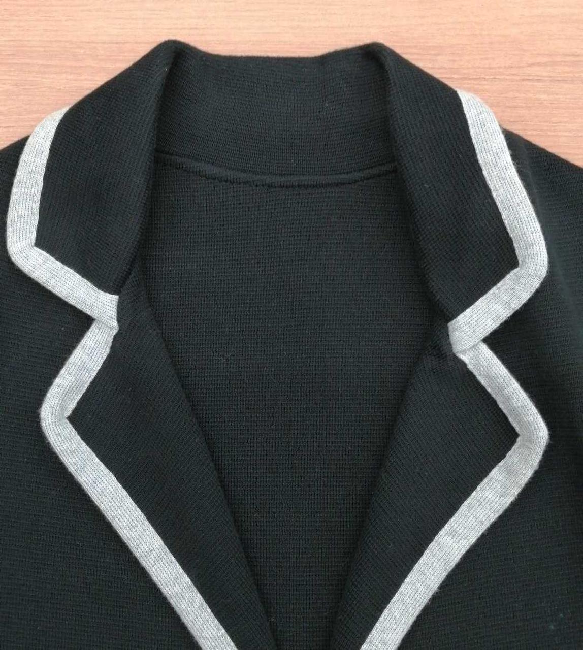 襟周り汚れあり