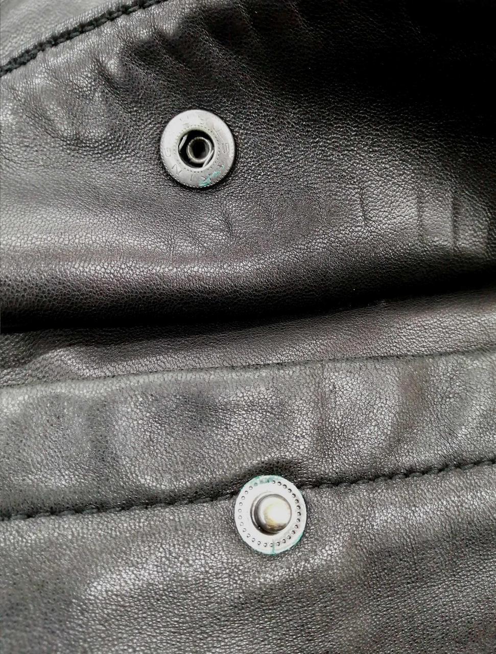 ボタン裏青錆有り