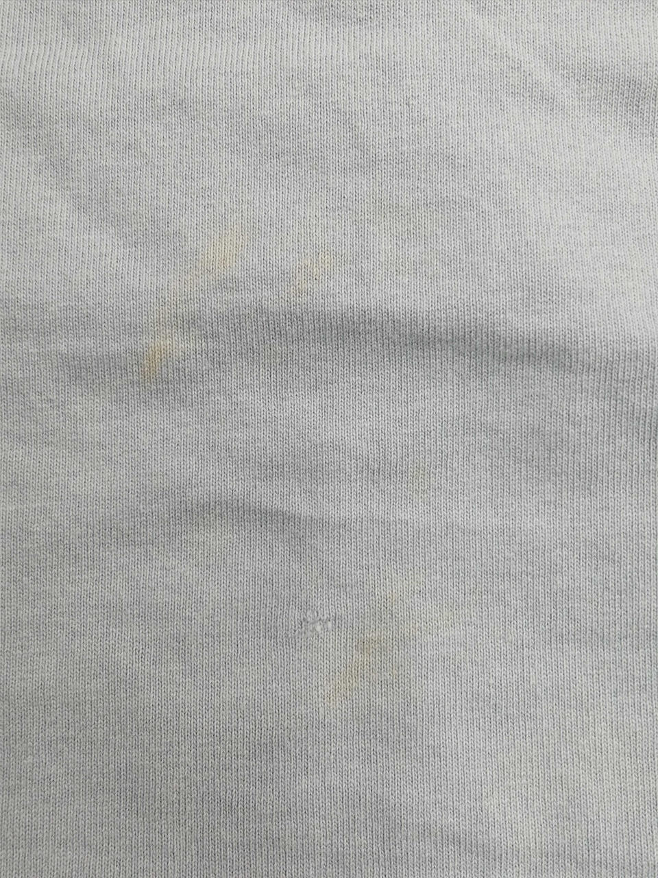 正面にシミとほつれあり