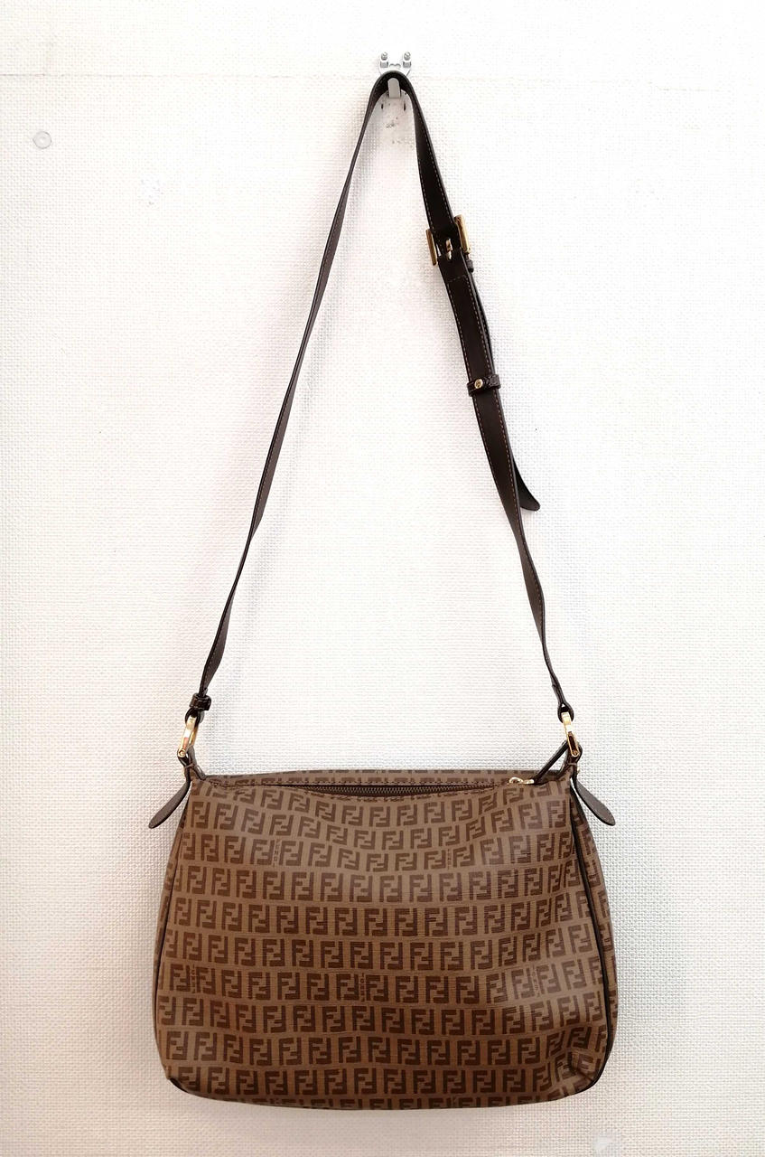 FENDIフェンディ サコッシュ ショルダーバッグ ズッキーノ 黒 