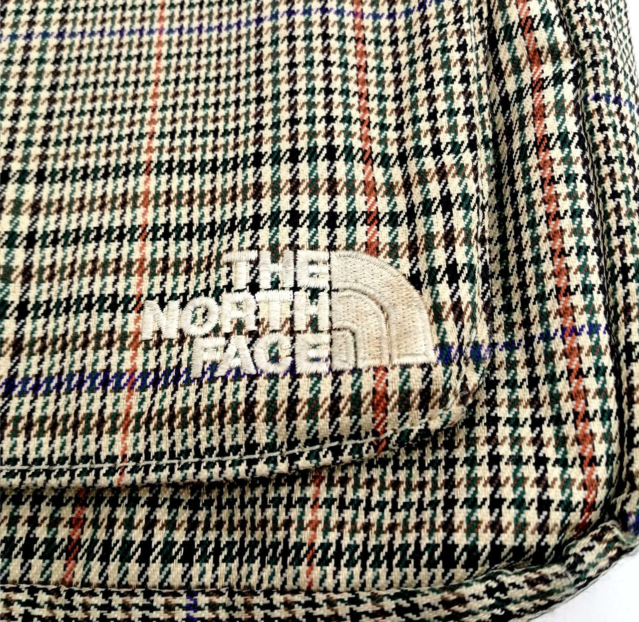 ロゴ刺繍汚れ