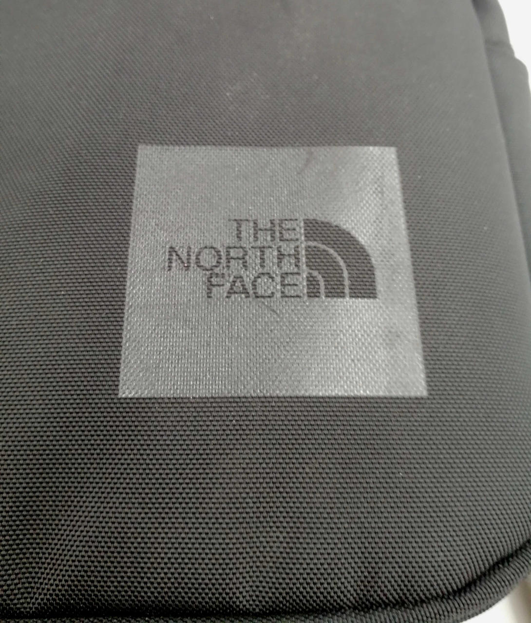 ロゴ傷