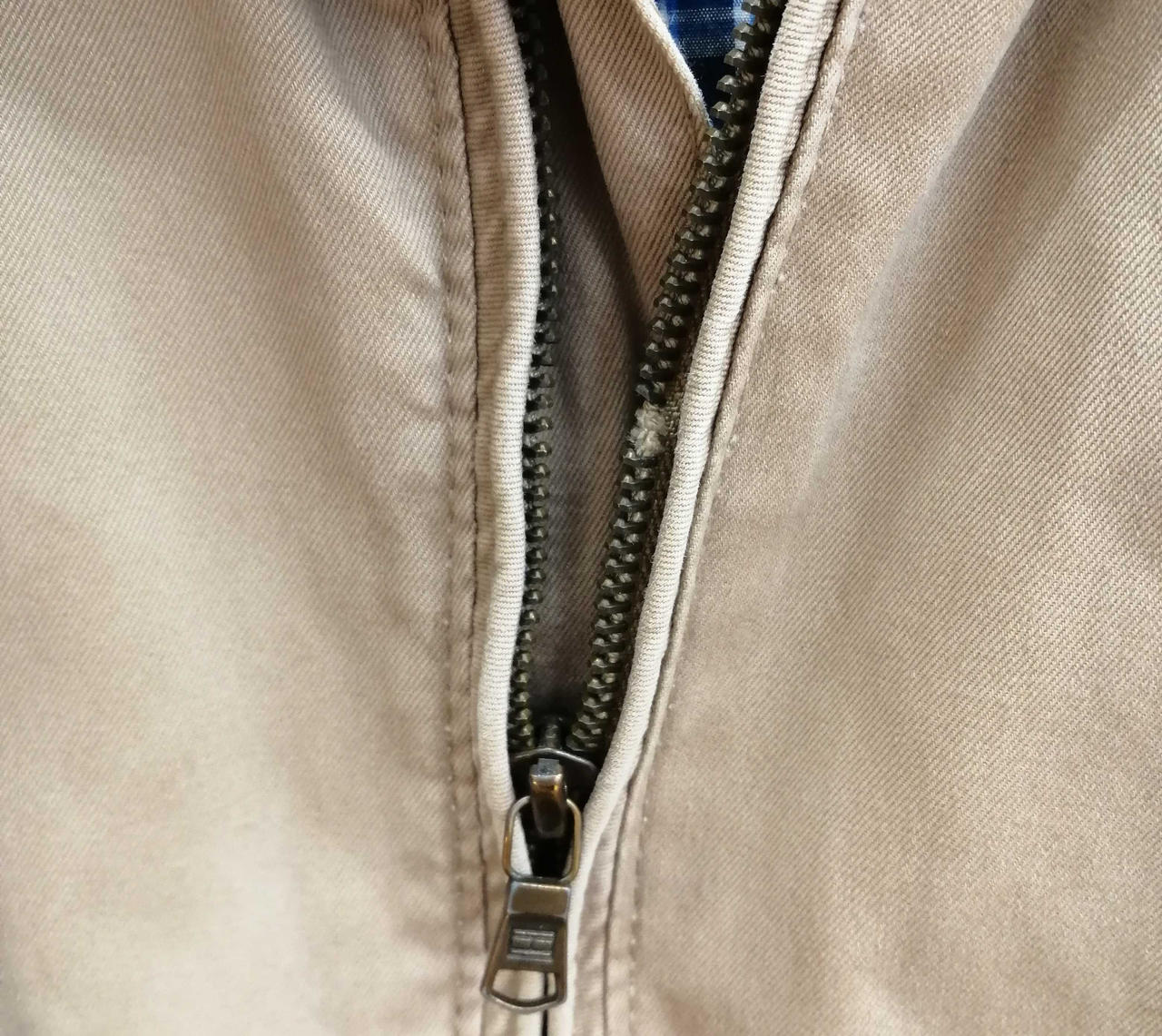 ジッパー破損有り