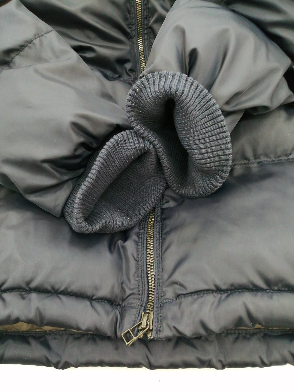 袖わずかに毛玉と汚れ