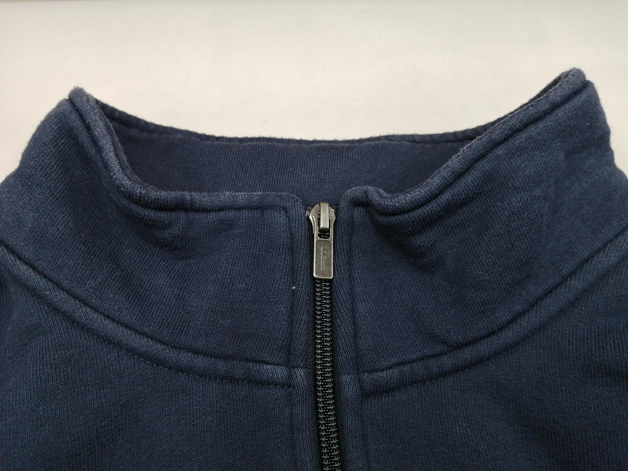 首周りわずかな擦れ