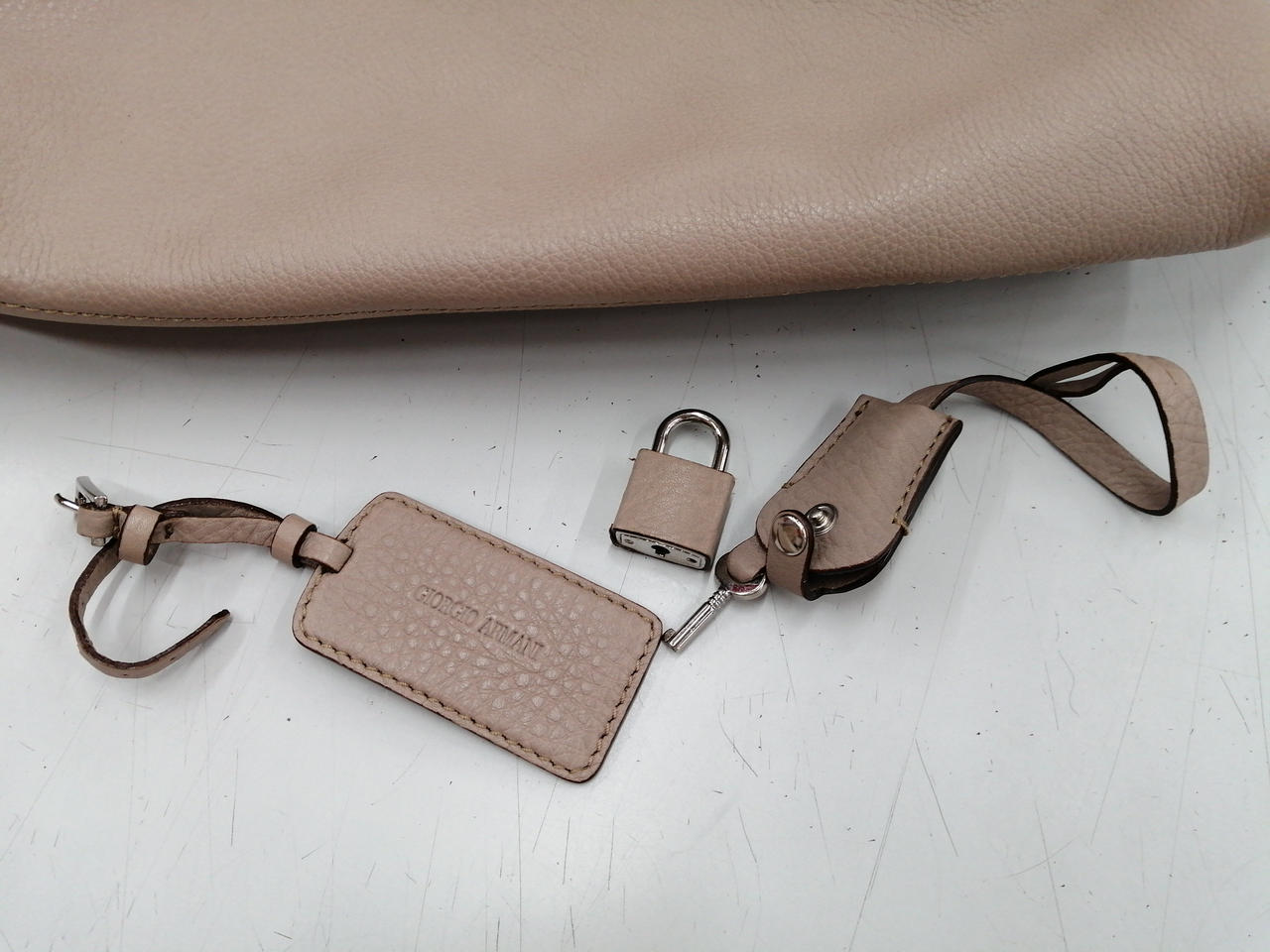 GIORGIO ARMANIベージュ ウォッシュドレザーボストンバッグ イタリア ジョルジオアルマーニ(Giorgio Armani)|レザーボストンバッグ