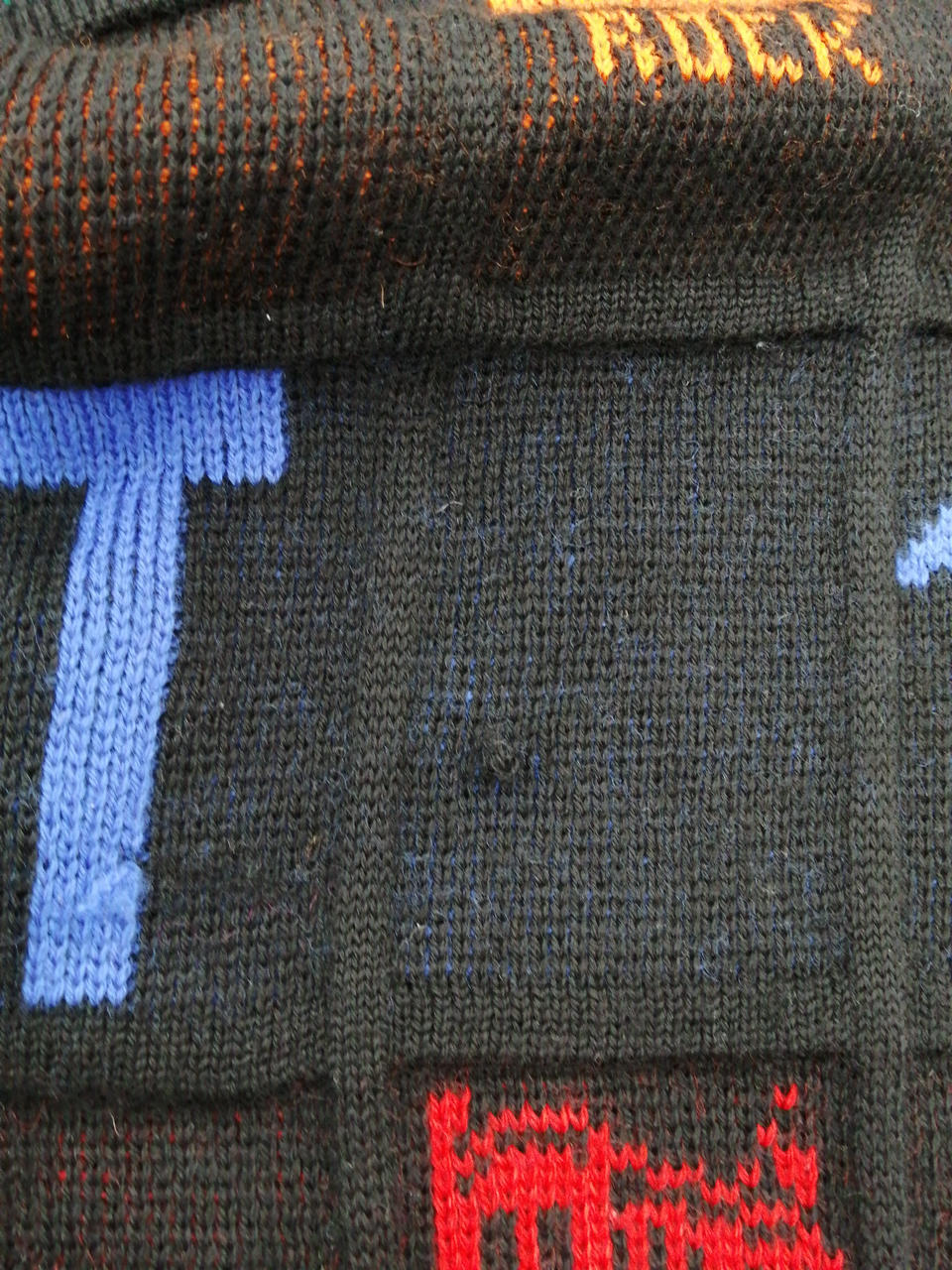 背面ほつれあり