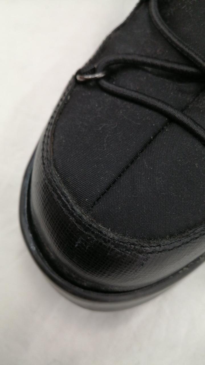 右足ソール破損